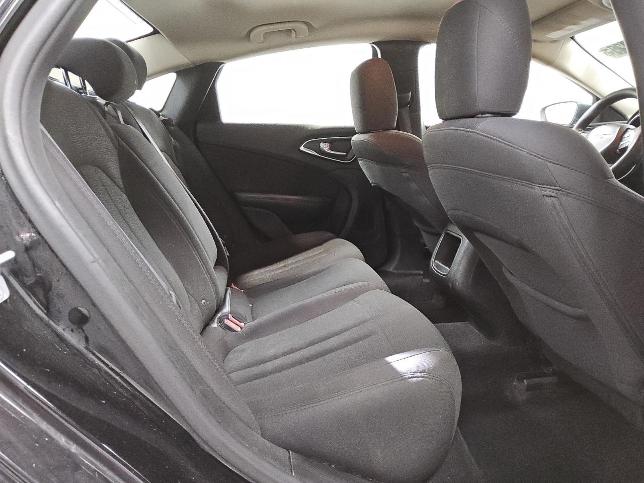 2015 Chrysler 200 Limited VIN: 1C3CCCAB8FN699478 Lot: 86275875