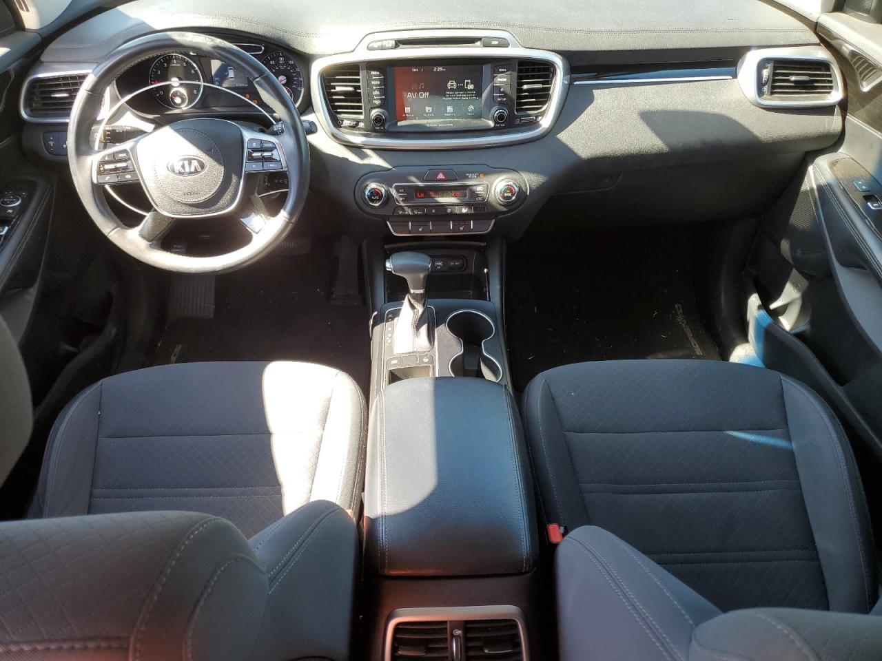 2019 Kia Sorento L VIN: 5XYPG4A38KG523936 Lot: 82195075