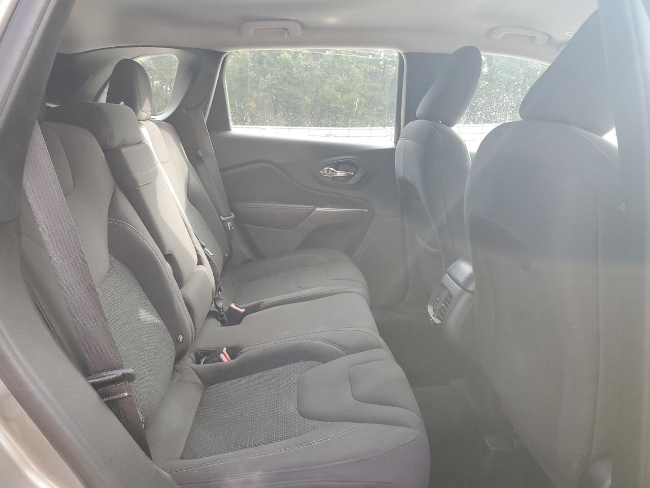 2019 Jeep Cherokee Latitude VIN: 1C4PJLCB2KD108819 Lot: 85826425