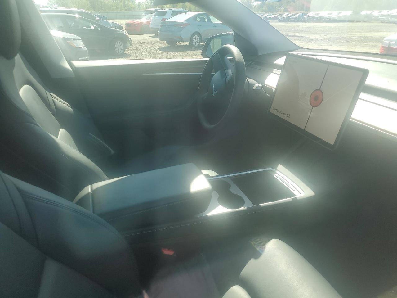 2024 Tesla Model Y VIN: 7SAYGAEE3RF106923 Lot: 85140945