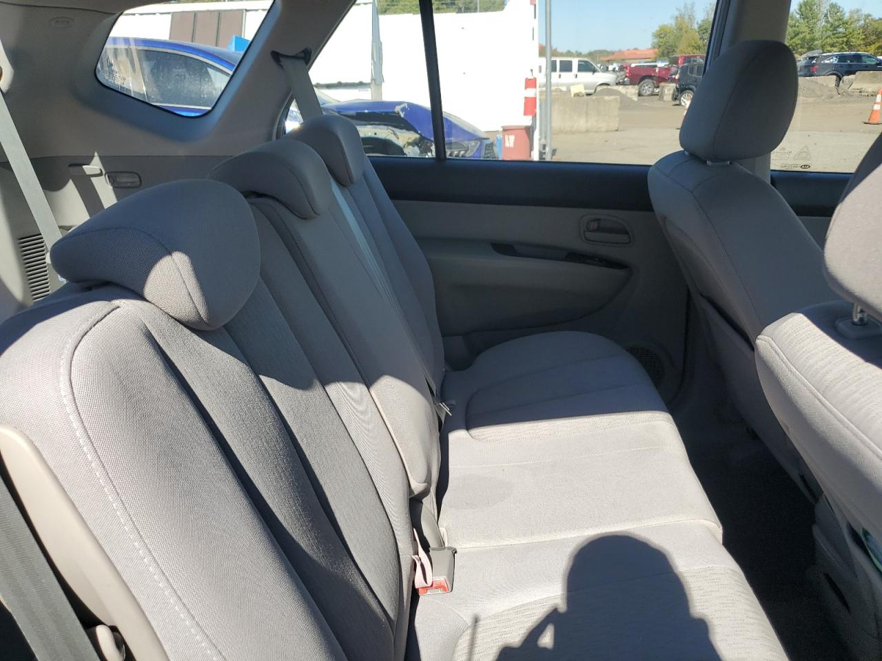 2007 Kia Rondo Base VIN: KNAFG525177086946 Lot: 85117845