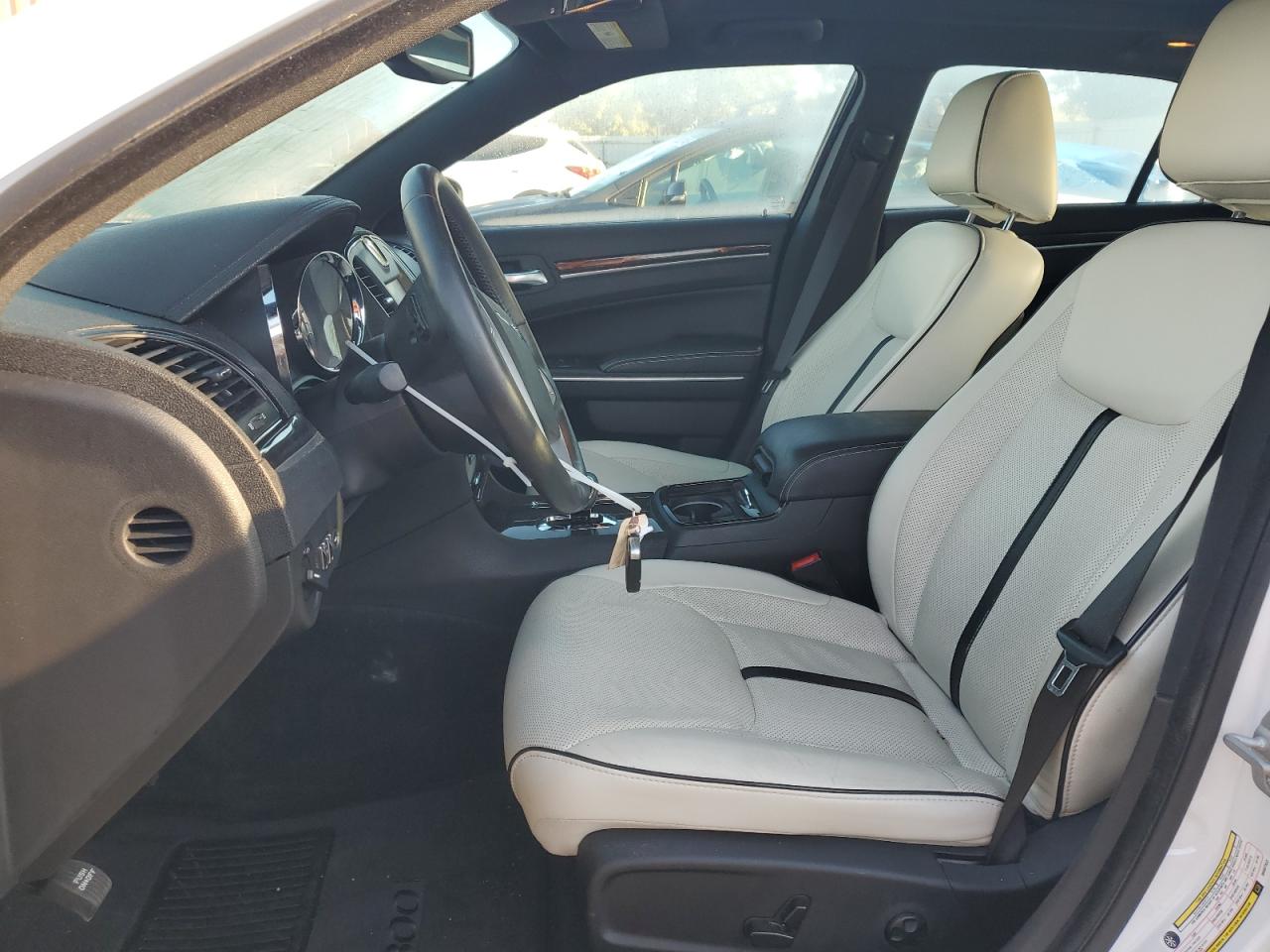 2013 Chrysler 300 VIN: 2C3CCAAG2DH697523 Lot: 85885345