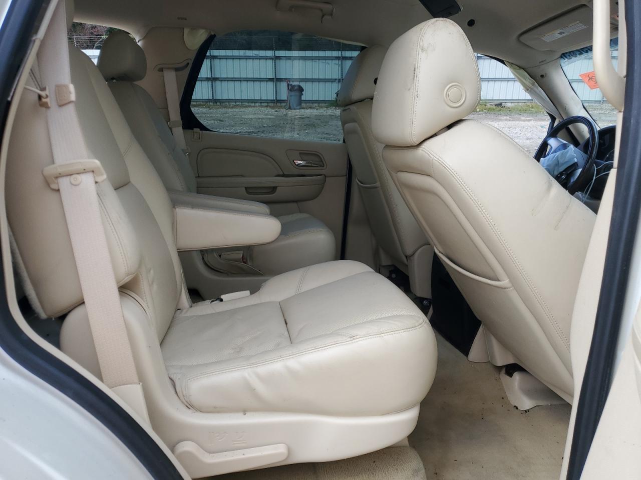 2008 Cadillac Escalade Luxury VIN: 1GYFK63858R152091 Lot: 85839285