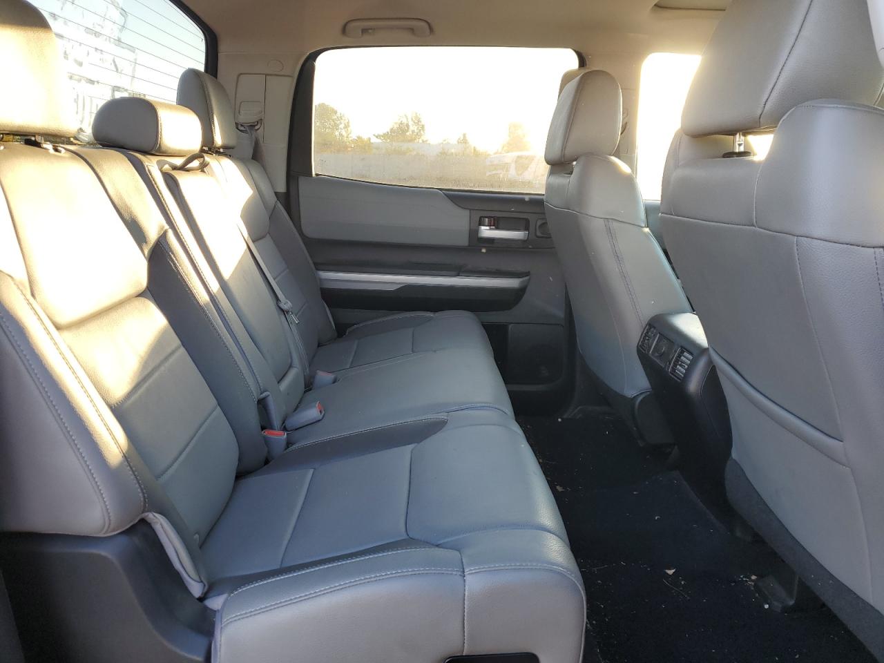 2018 Toyota Tundra Crewmax Limited VIN: 5TFHW5F19JX758765 Lot: 81892815