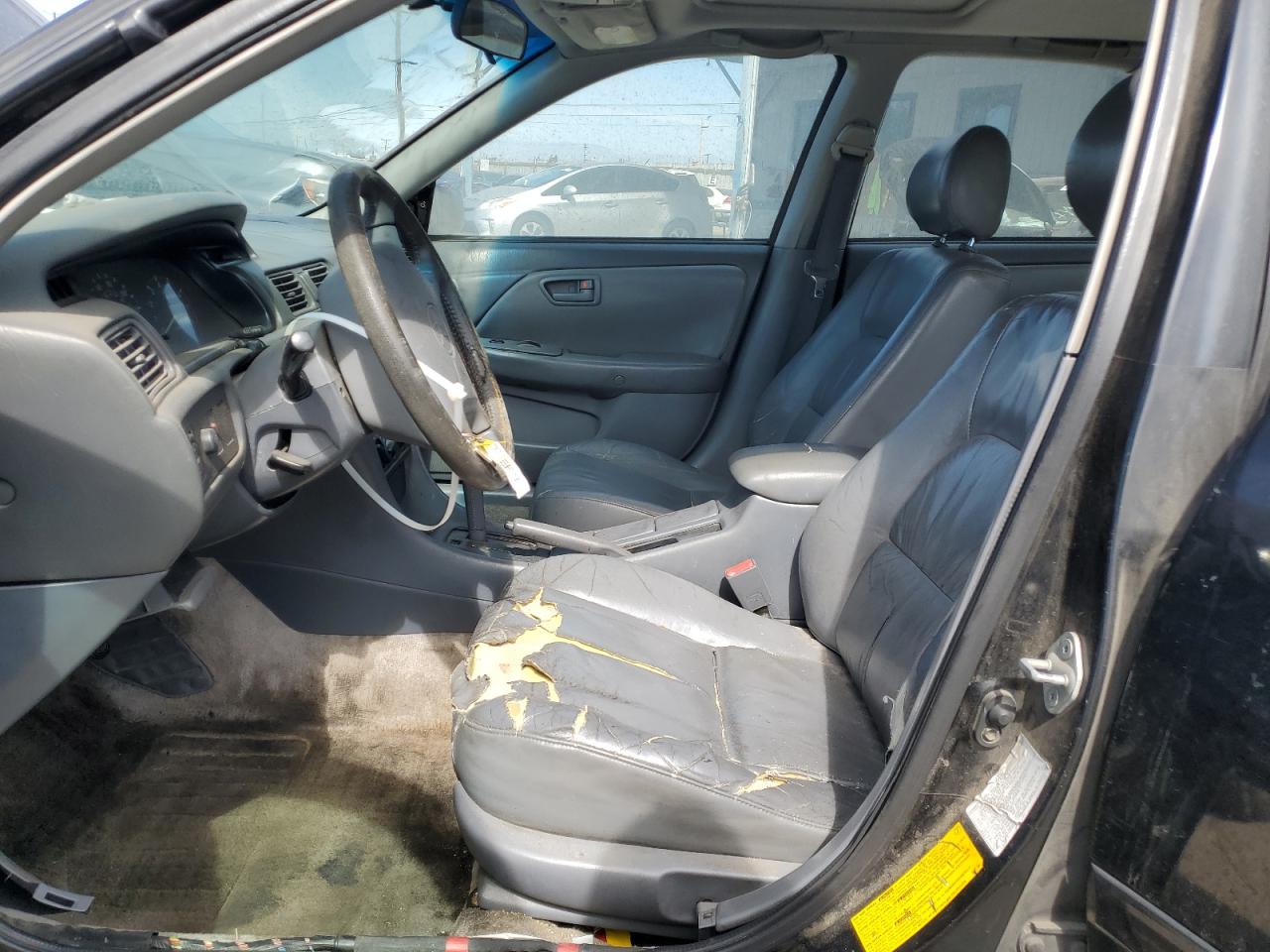 2000 Toyota Camry Le VIN: JT2BG28K5Y0402428 Lot: 84800975