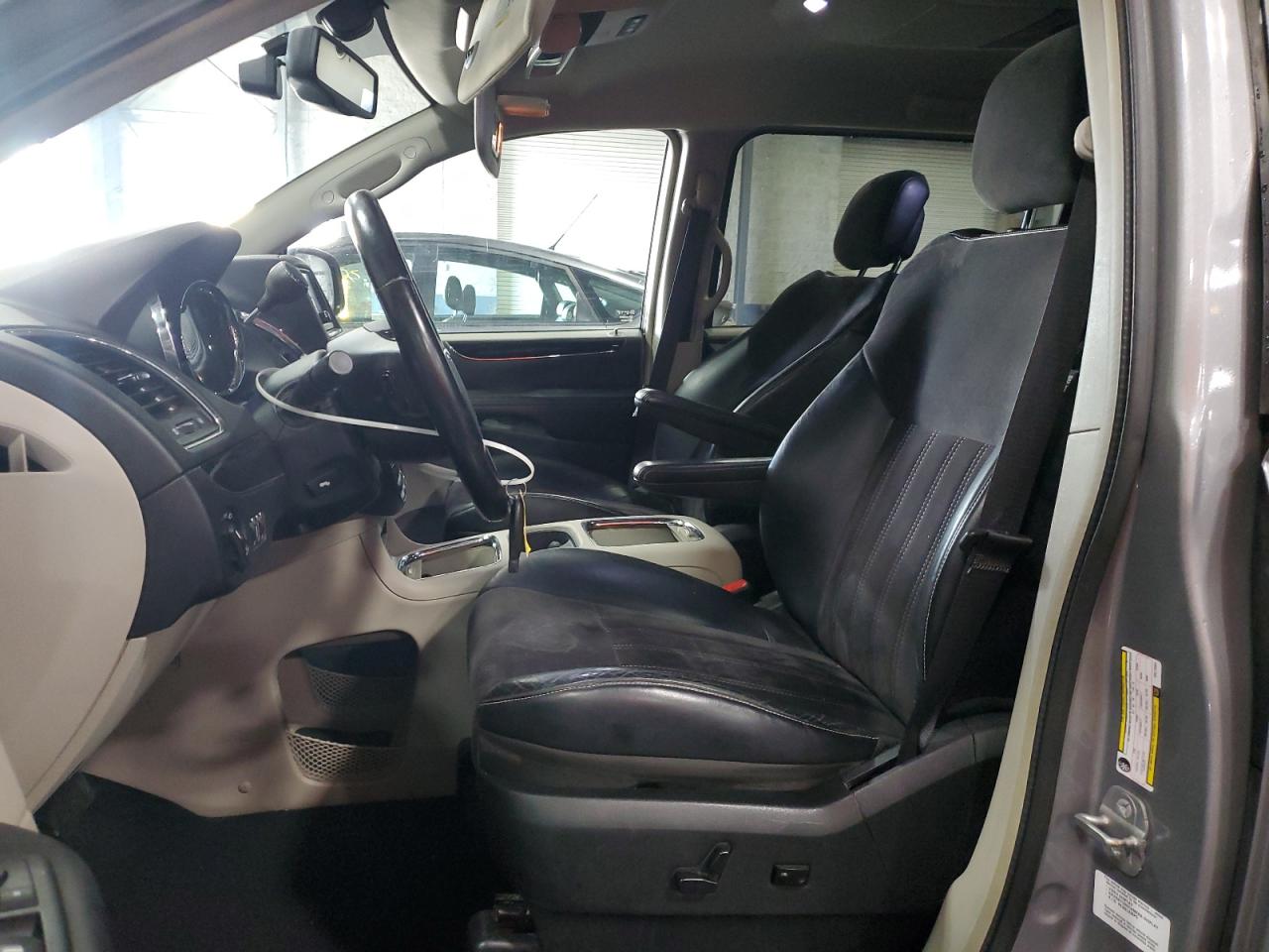 2014 Chrysler Town & Country Touring L VIN: 2C4RC1CG2ER273001 Lot: 84975395