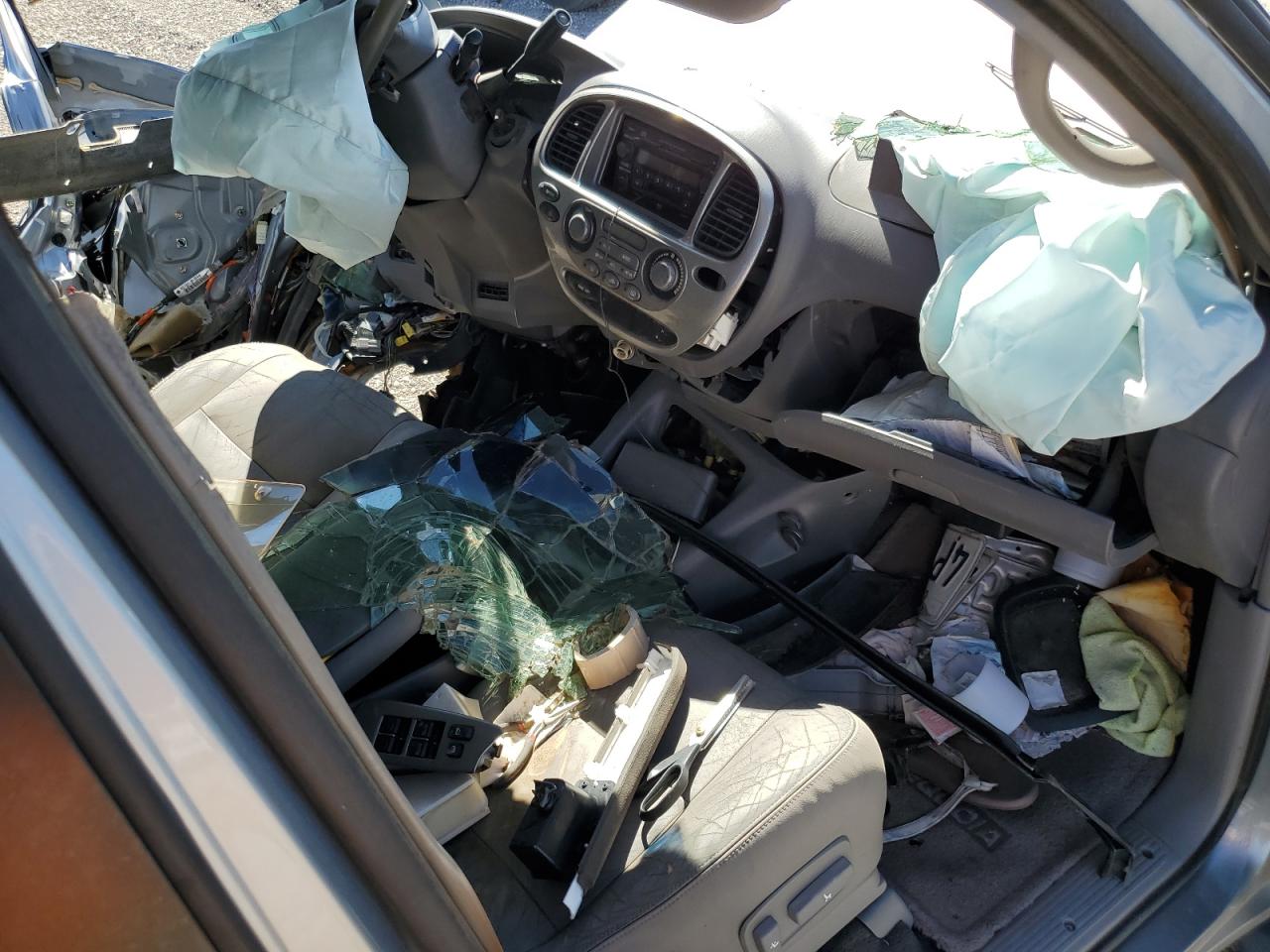 2001 Toyota Sequoia Limited VIN: 5TDZT38A11S007745 Lot: 81980815