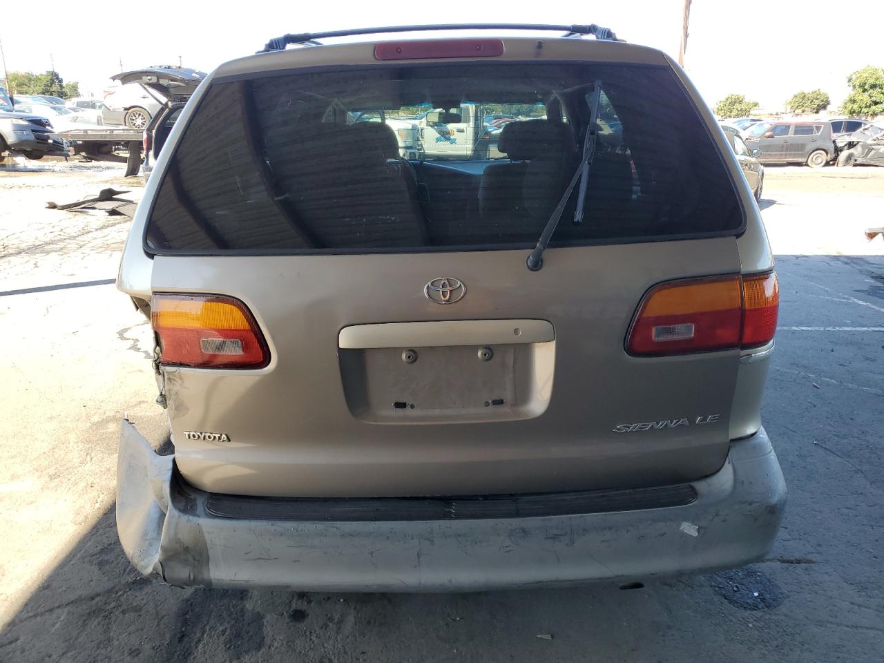 2000 Toyota Sienna Le VIN: 4T3ZF13C2YU180932 Lot: 82527485