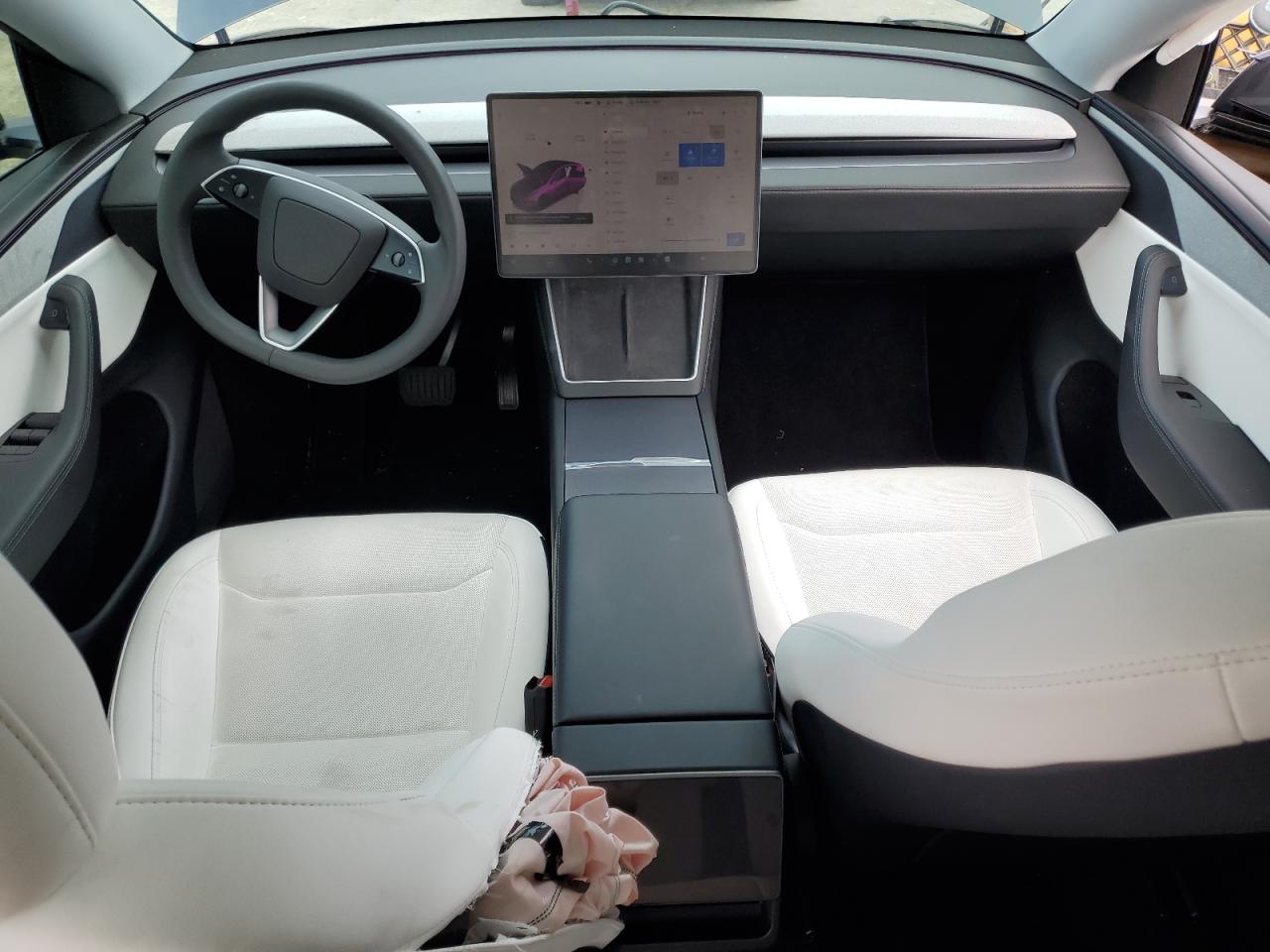 2026 Tesla Model Y VIN: 7SAYGDEE6TF390606 Lot: 82242015