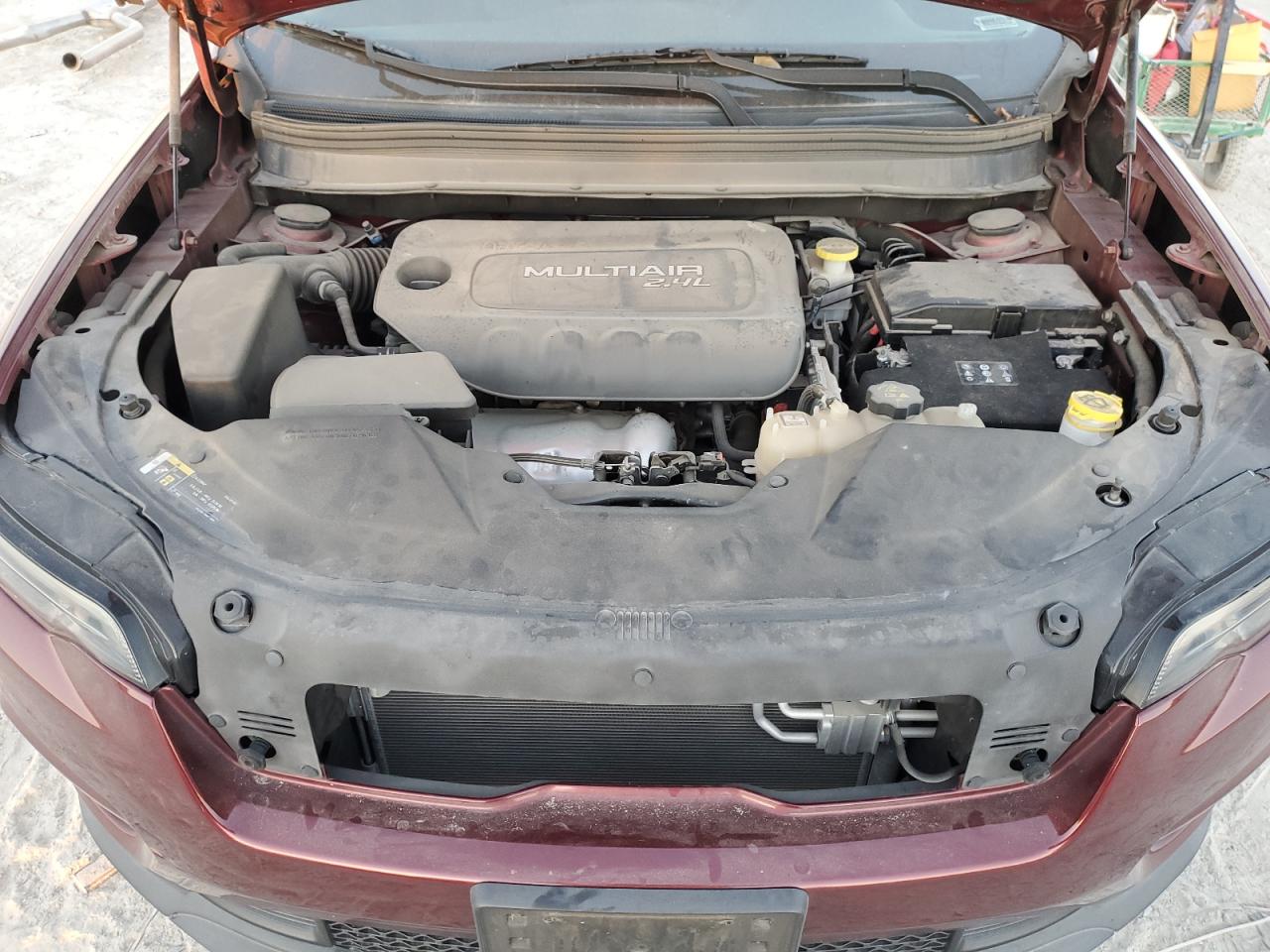 2019 Jeep Cherokee Latitude Plus VIN: 1C4PJLLB7KD221083 Lot: 82480185