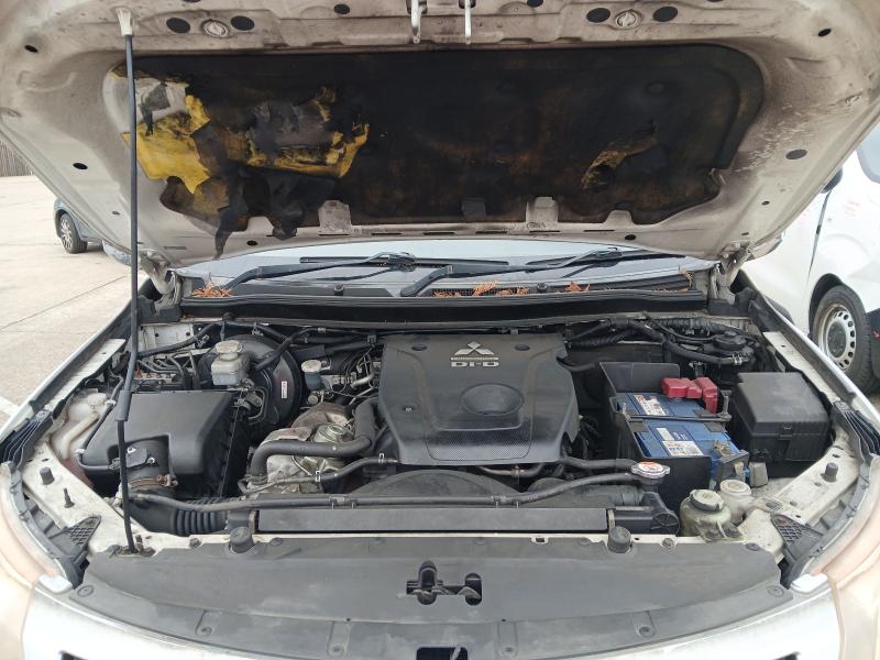 2015 MITSUBISHI L200 DOUBLE CAB DI-D 178 TITAN 4WD