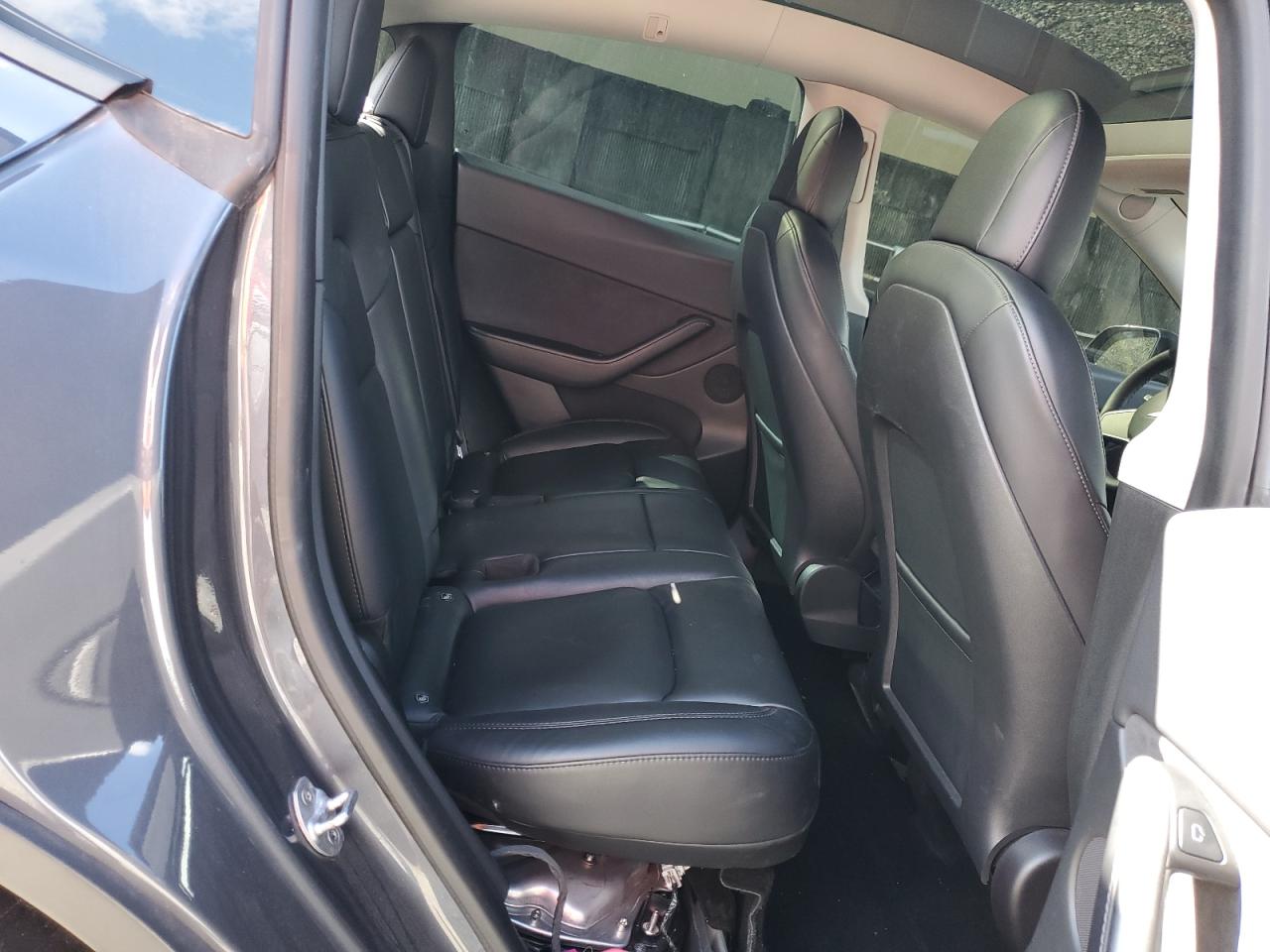 2022 Tesla Model Y VIN: 7SAYGDEF9NF357711 Lot: 81976715