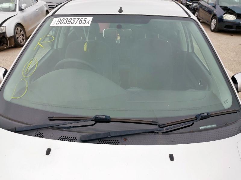 2004 FORD FOCUS 2.0 GHIA 5DR AUTO