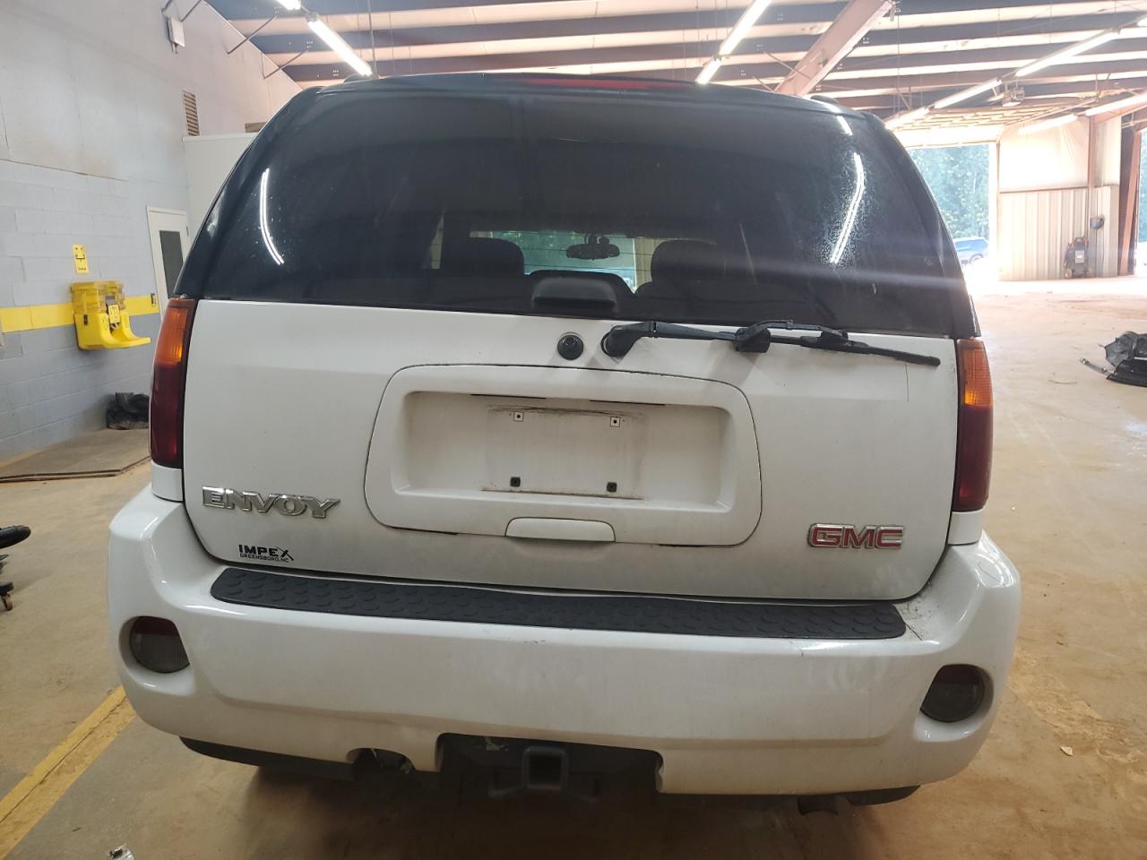 2005 GMC Envoy Denali VIN: 1GKES63M152388129 Lot: 82185075