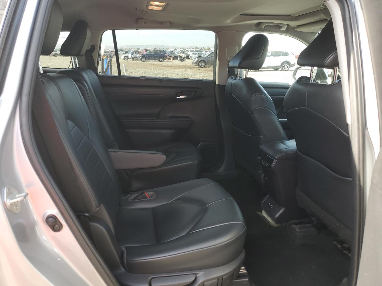 2020 Toyota Highlander Xle VIN: 5TDGZRBH3LS018201 Lot: 85008145