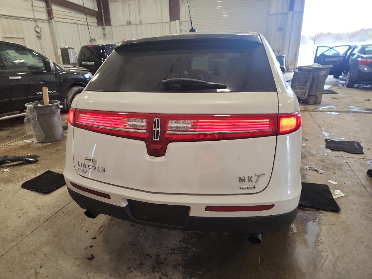 2015 Lincoln Mkt VIN: 2LMHJ5AT9FBL02318 Lot: 90325735