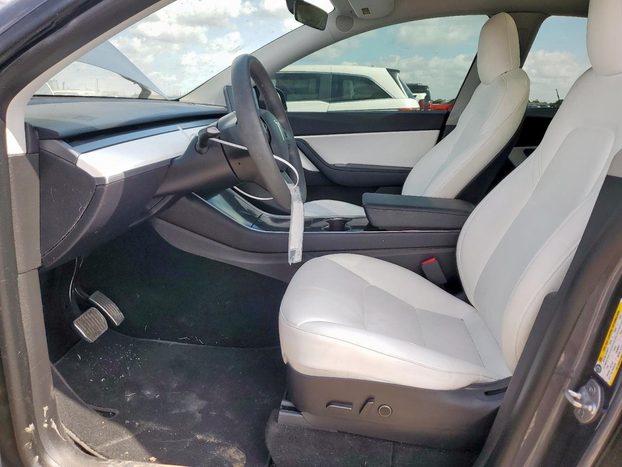 2021 Tesla Model Y VIN: 5YJYGDEE8MF102440 Lot: 82674105