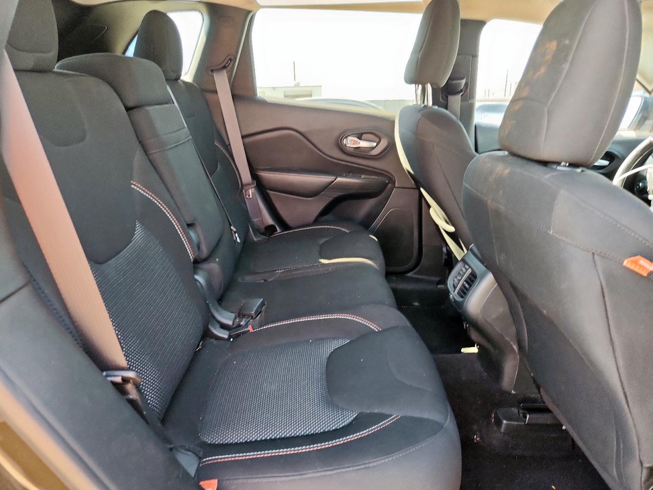 2016 Jeep Cherokee Latitude VIN: 1C4PJLCB6GW284087 Lot: 81951515