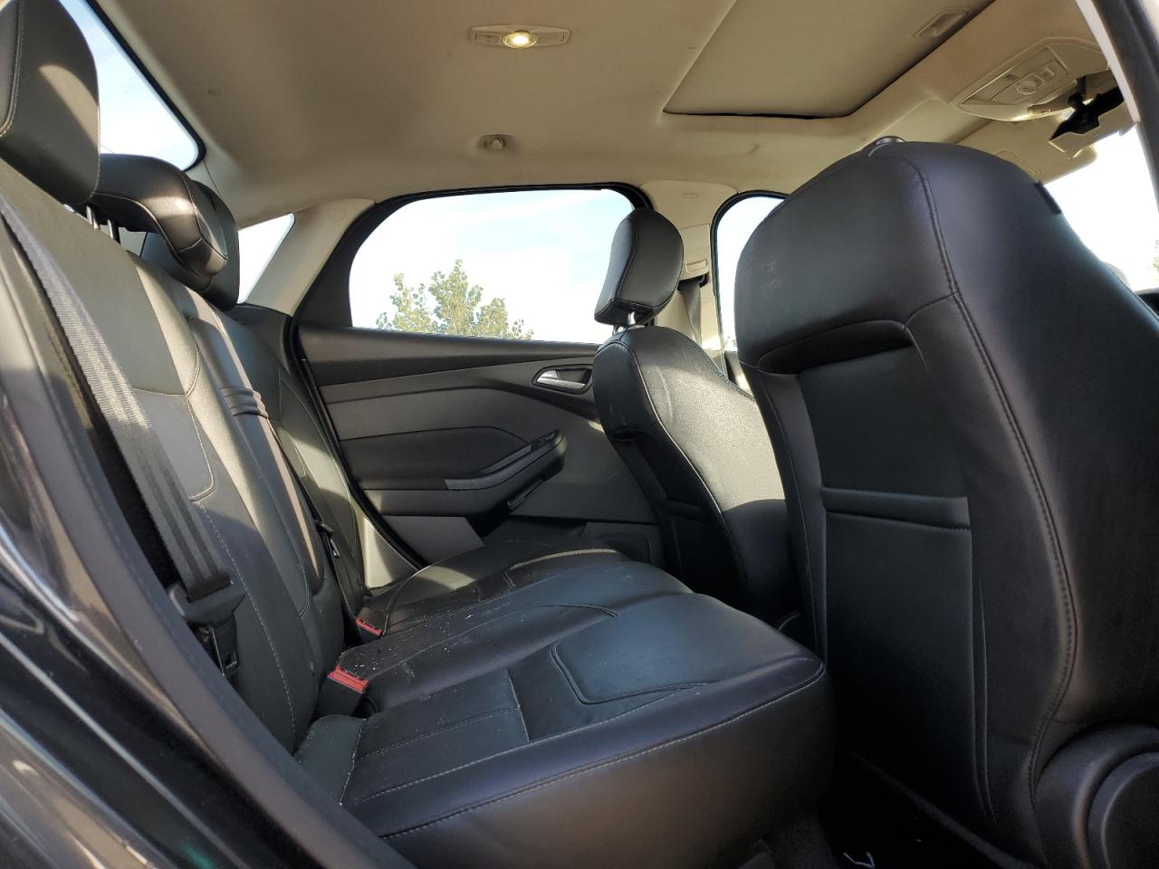 2016 Ford Focus Titanium VIN: 1FADP3J25GL312604 Lot: 85146455