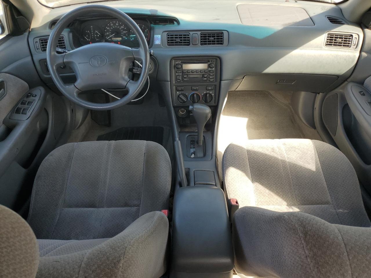 2000 Toyt Camry Le VIN: 4T1BG22K5YU680055 Lot: 81919135