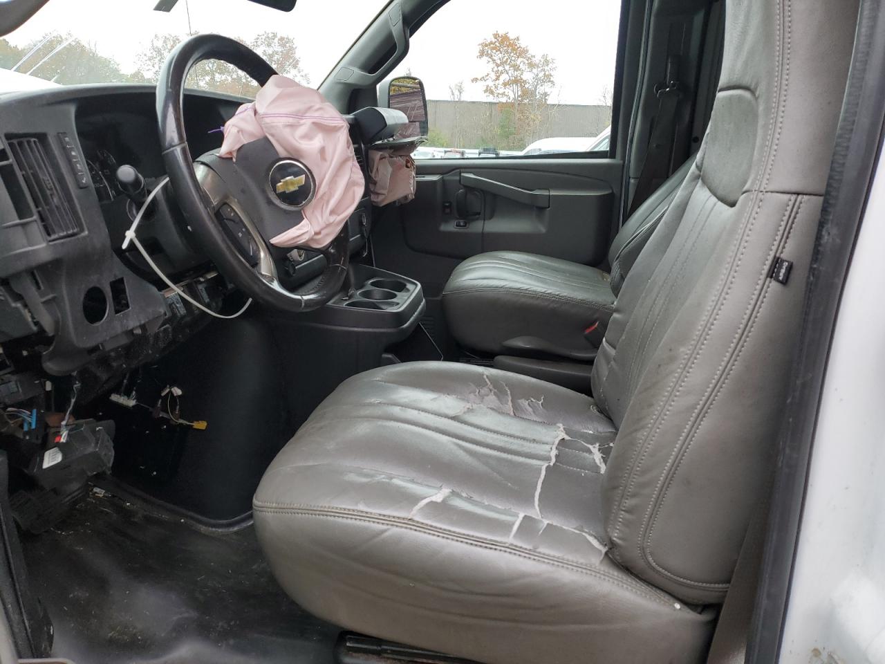 2019 Chevrolet Express Delivery Van VIN: 1GCWGAFP6K1176869 Lot: 90031525