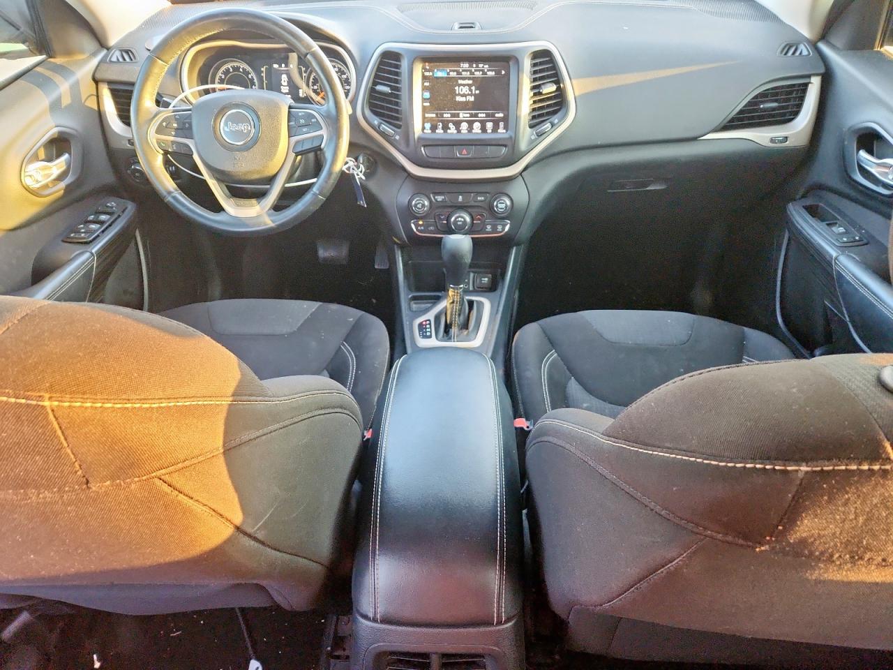 2015 Jeep Cherokee Latitude VIN: 1C4PJLCB0FW607712 Lot: 84983545