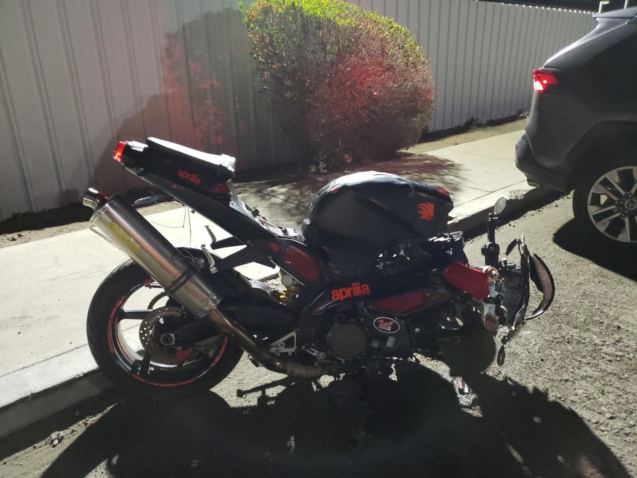 2005 Aprilia Tuono 1000