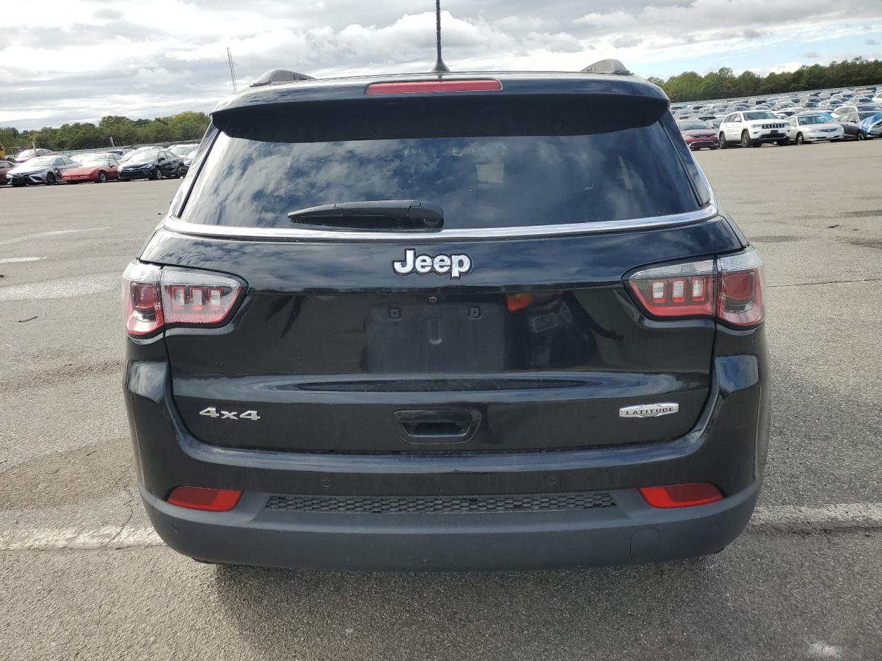 2018 Jeep Compass Latitude VIN: 3C4NJDBBXJT150517 Lot: 85744855