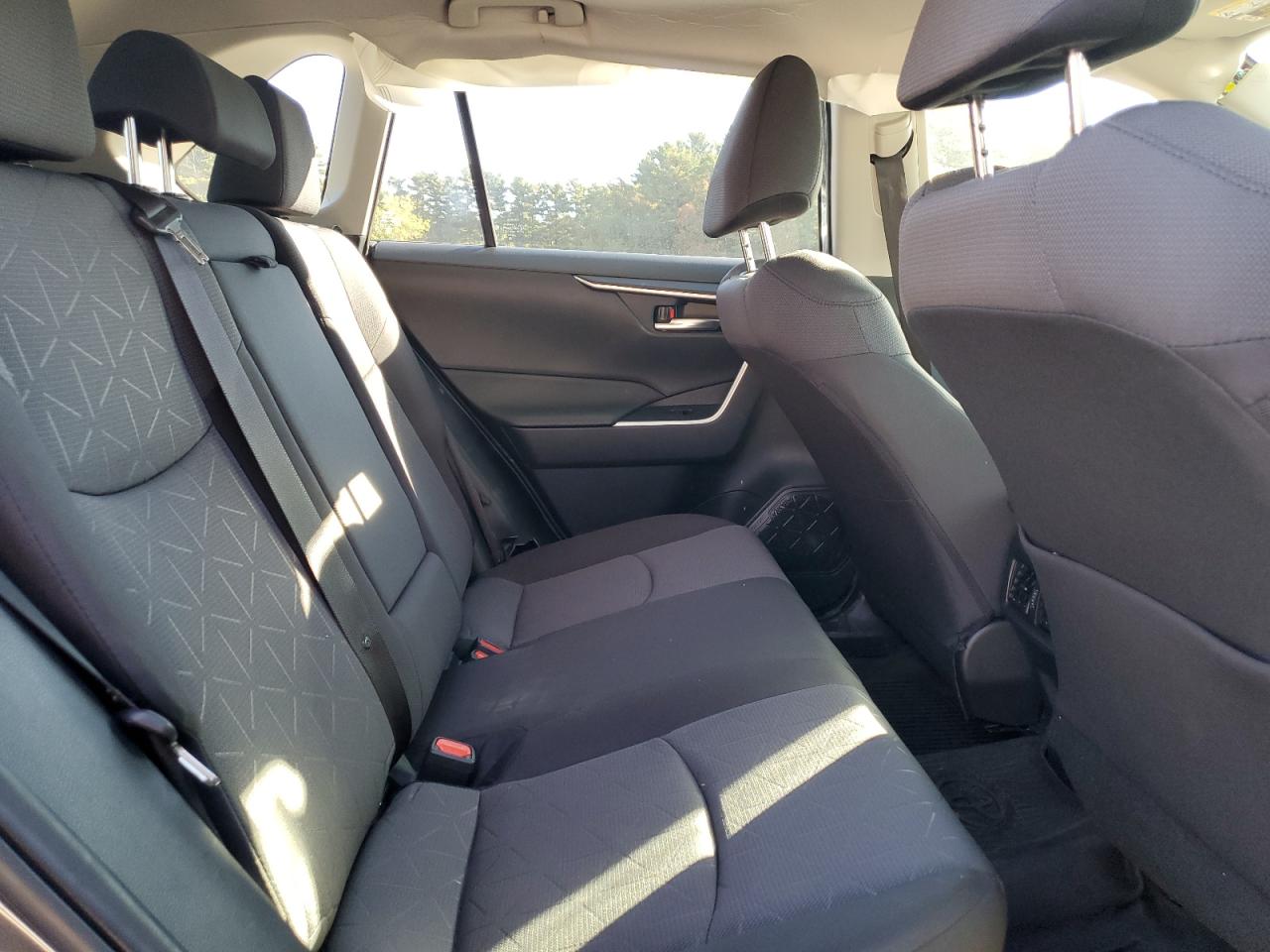 2025 Toyota Rav4 Xle VIN: JTMRWRFV0SD304406 Lot: 85089115