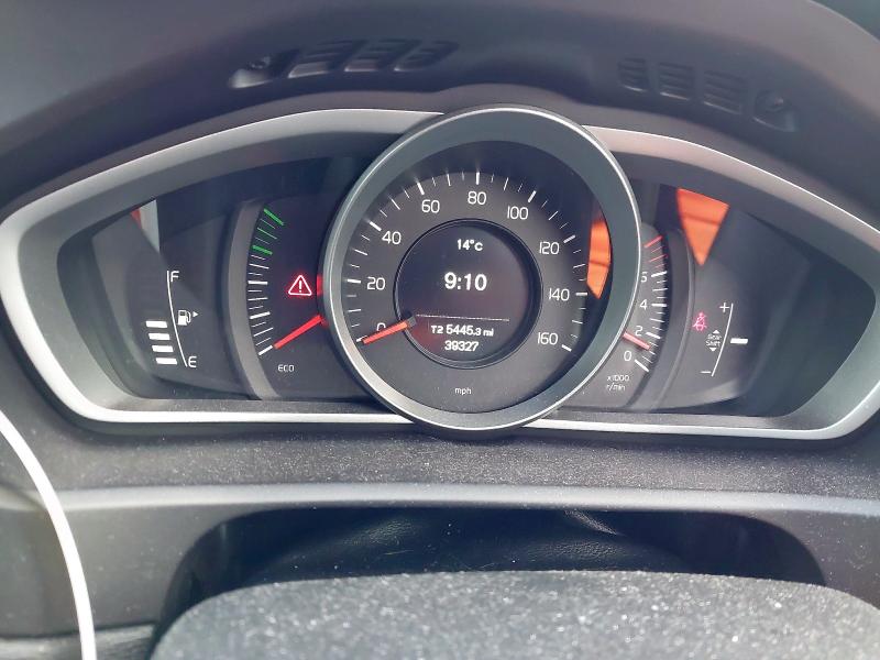 2018 VOLVO V40 MOMENTUM T2 