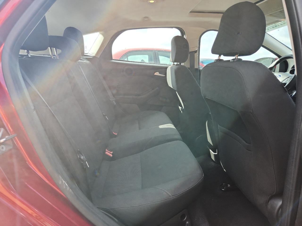 2016 Ford Focus Se VIN: 1FADP3K23GL355501 Lot: 82262275