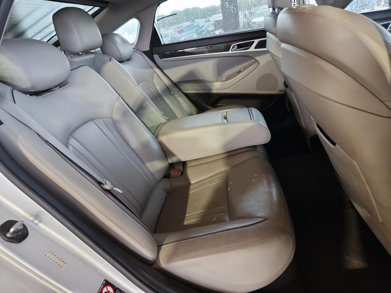 2015 Hyundai Genesis 3.8L VIN: KMHGN4JE4FU101296 Lot: 82238735