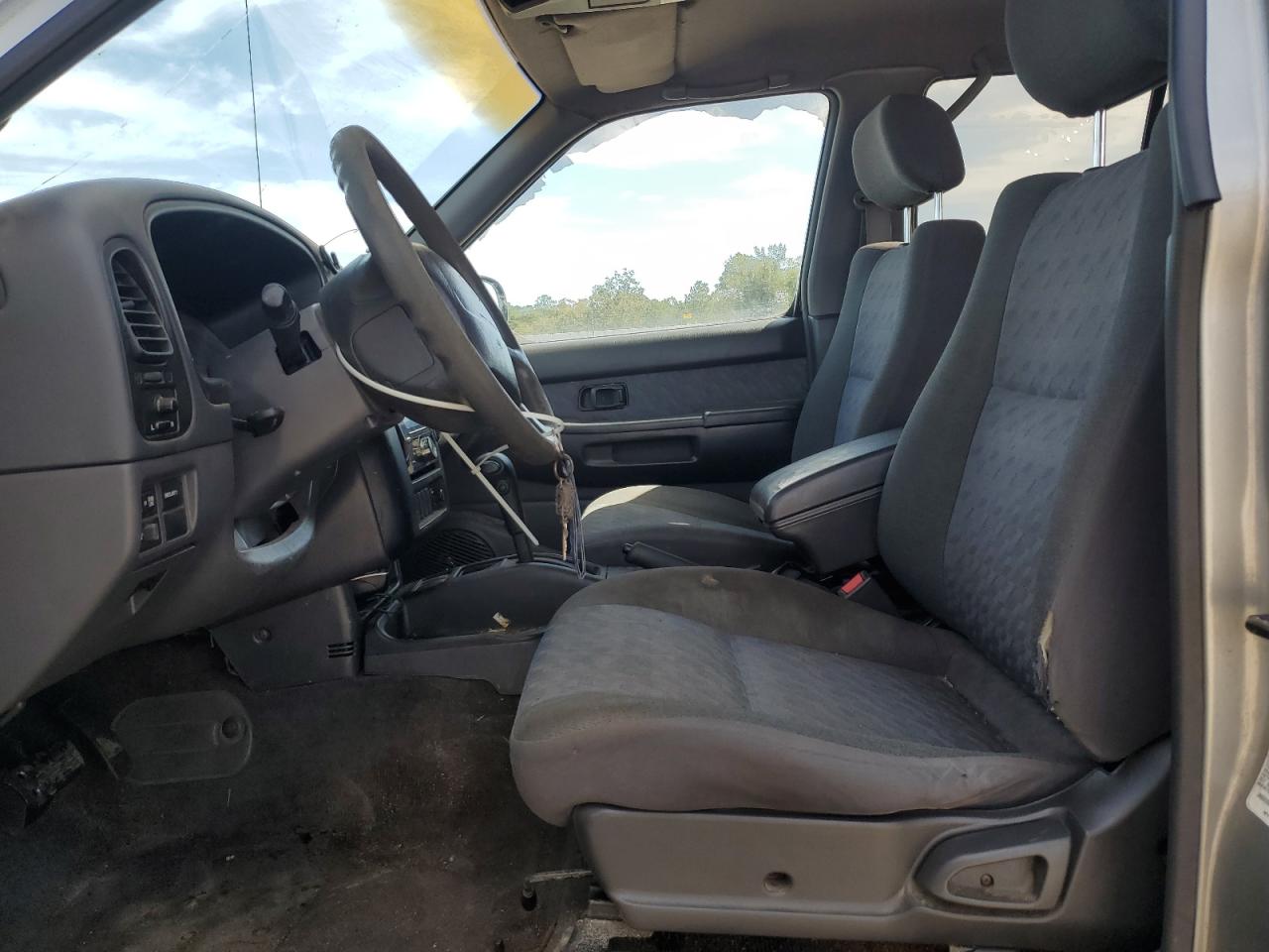 1998 Nissan Pathfinder Xe VIN: JN8AR05S1WW286925 Lot: 84232215