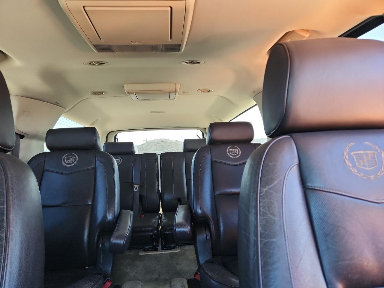 2008 Cadillac Escalade Esv VIN: 1GYFK46868R272370 Lot: 90130145
