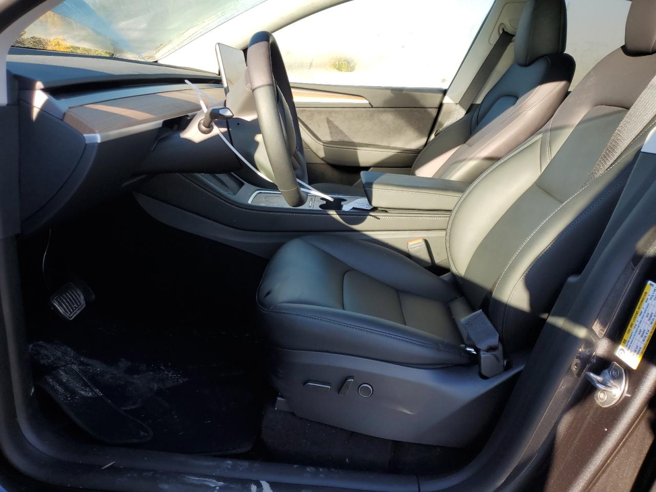 2024 Tesla Model Y VIN: 7SAYGDEDXRA306901 Lot: 90594525