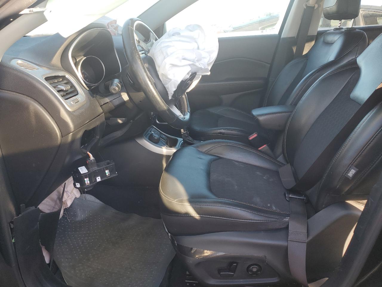 2018 Jeep Compass Latitude VIN: 3C4NJDBBXJT366349 Lot: 90808335