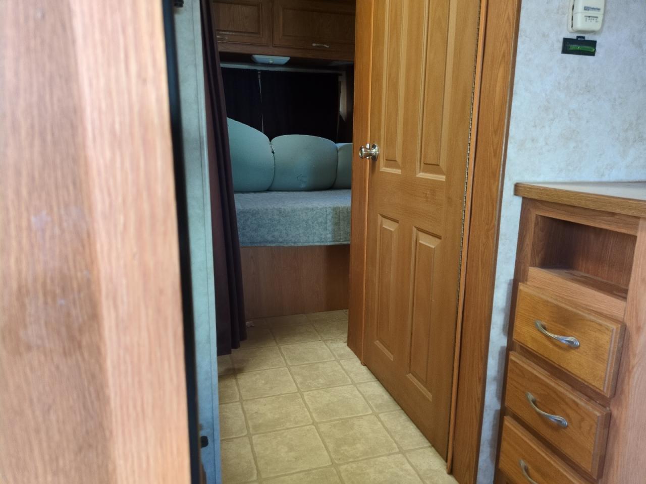 2004 Ford Econoline E450 Super Duty Cutaway Van VIN: 1FDXE45S34HB10710 Lot: 80539925