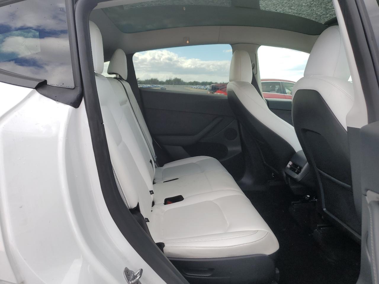 2024 Tesla Model Y VIN: 7SAYGAEE0RF206185 Lot: 90301435