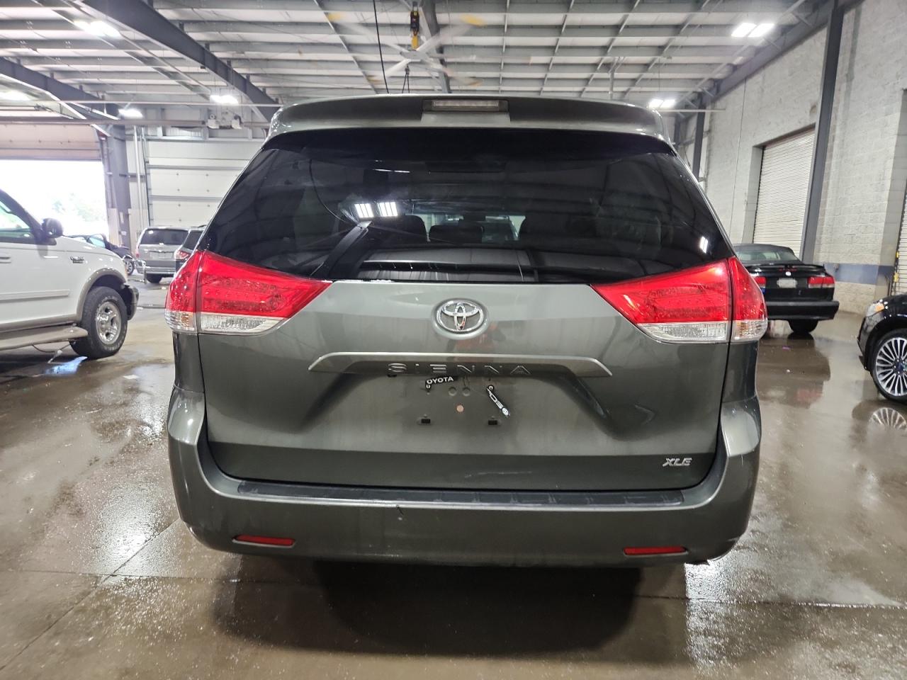 2014 Toyota Sienna Xle VIN: 5TDYK3DC9ES447000 Lot: 84944775
