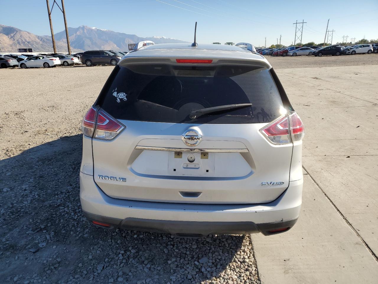2016 Nissan Rogue S VIN: KNMAT2MV7GP696211 Lot: 82293225