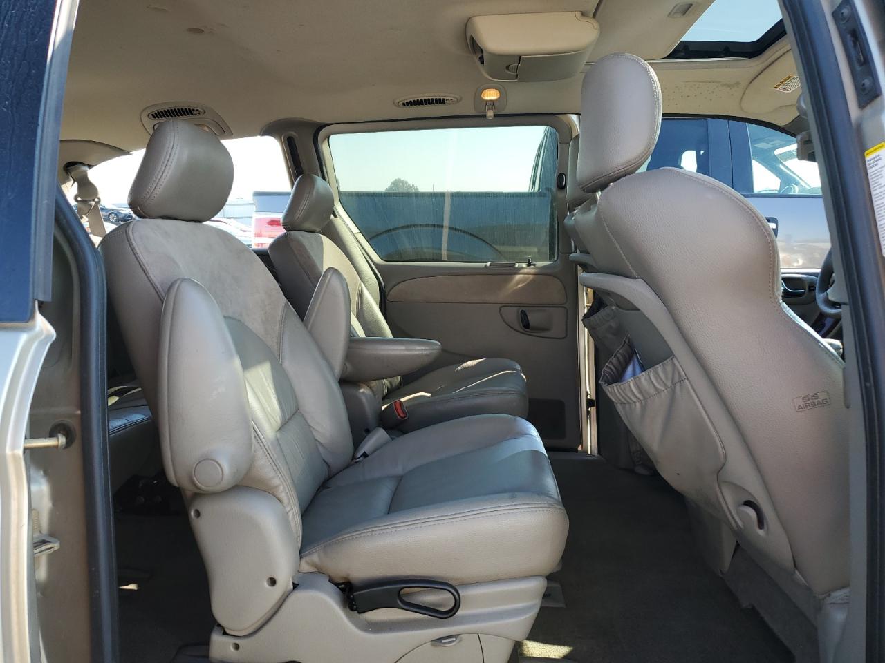 2003 Chrysler Town & Country Limited VIN: 2C8GP64L43R158528 Lot: 90536765