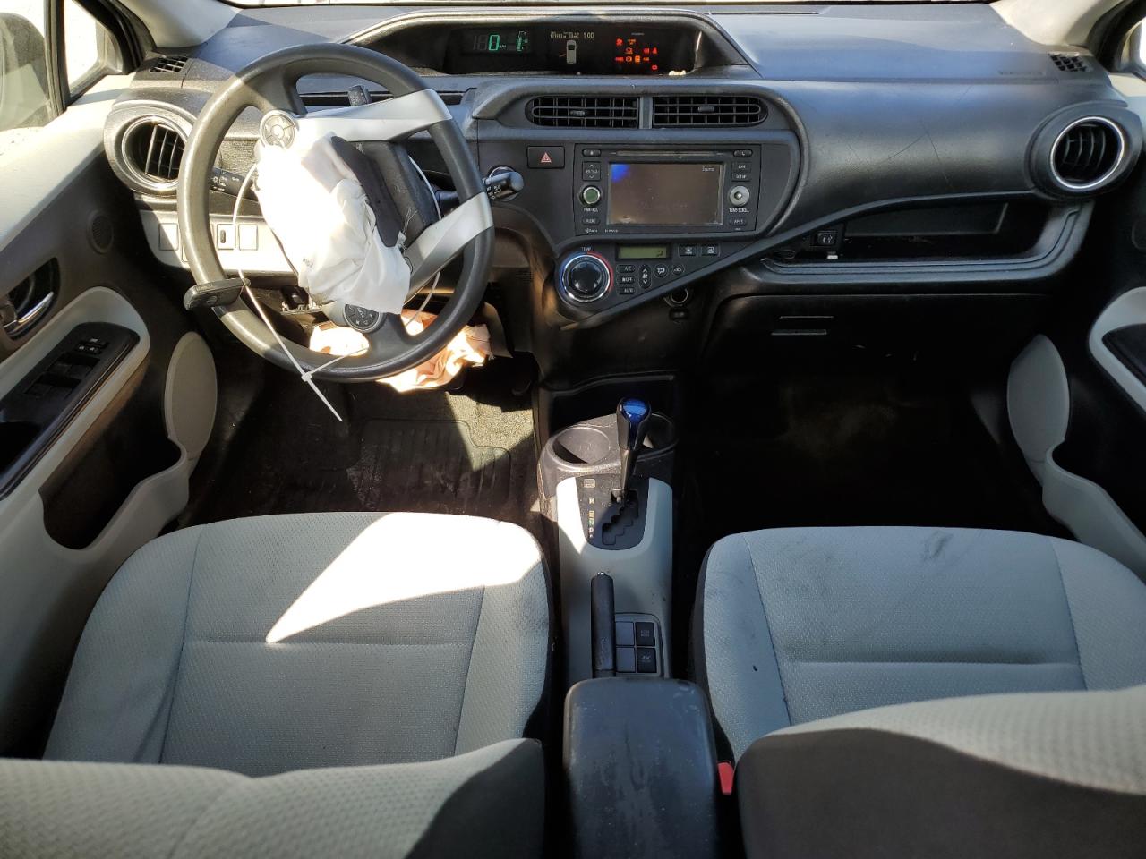 2013 Toyota Prius C VIN: JTDKDTB37D1042798 Lot: 82732445