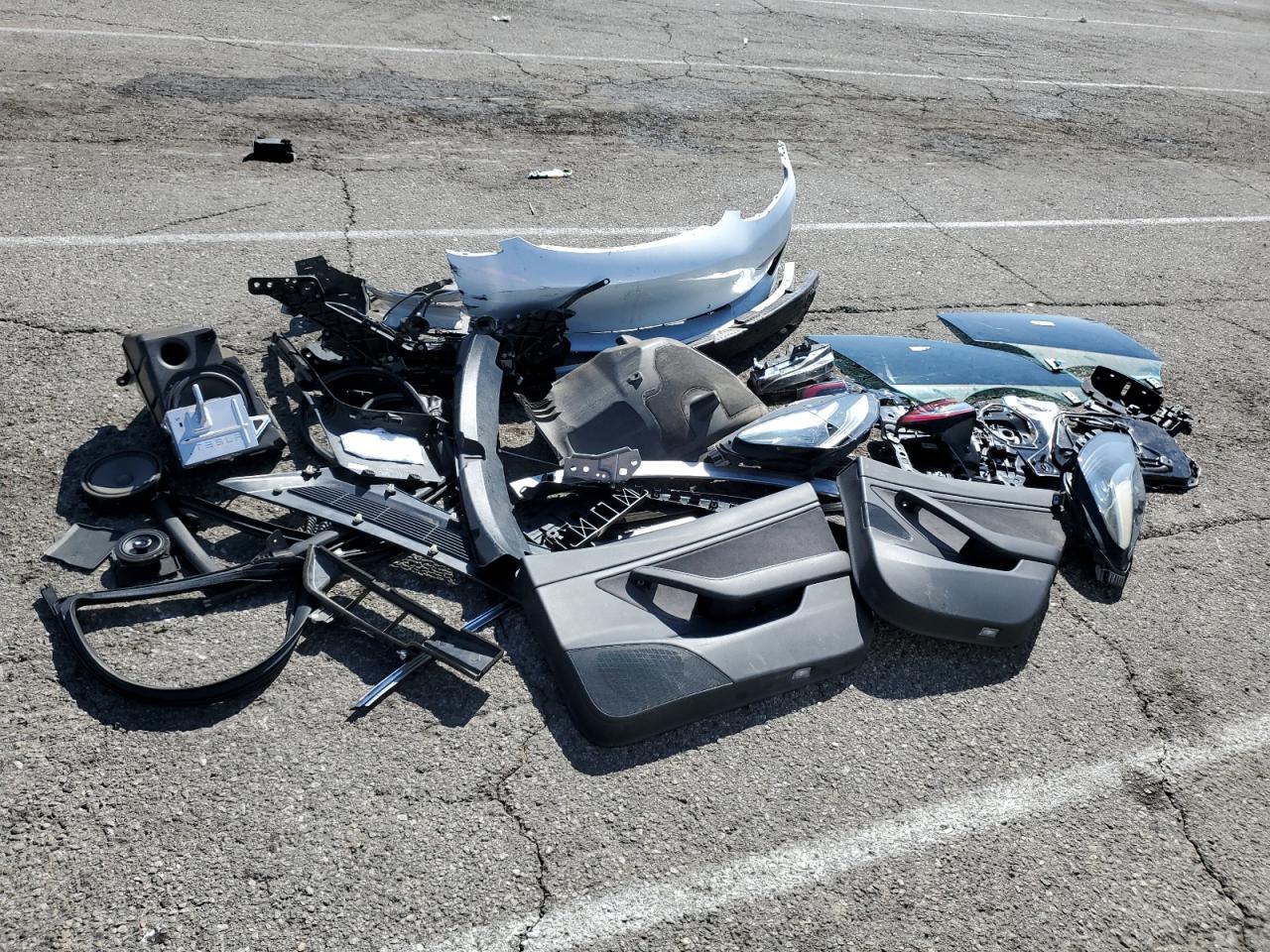 2018 Tesla Model 3 VIN: 5YJ3E1EA6JF126517 Lot: 84910145