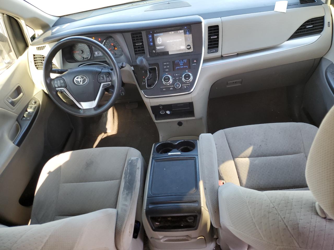 2017 Toyota Sienna Le VIN: 5TDKZ3DC4HS837640 Lot: 90667025