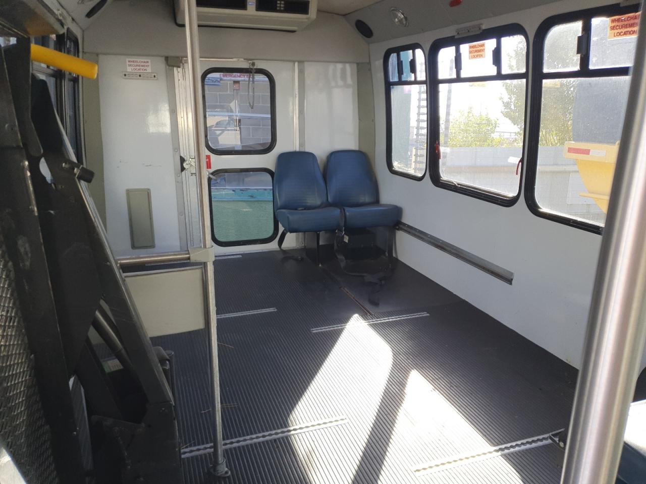 2004 Chevrolet Express G3500 VIN: 1GBJG31U641111840 Lot: 85354755