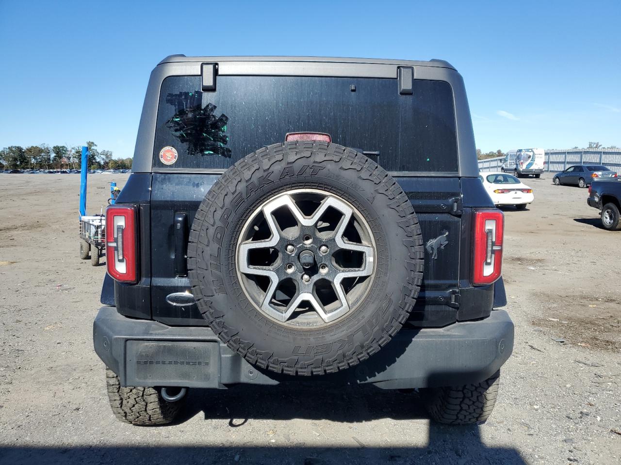 2022 Ford Bronco Base VIN: 1FMDE5DH8NLB01756 Lot: 82543095