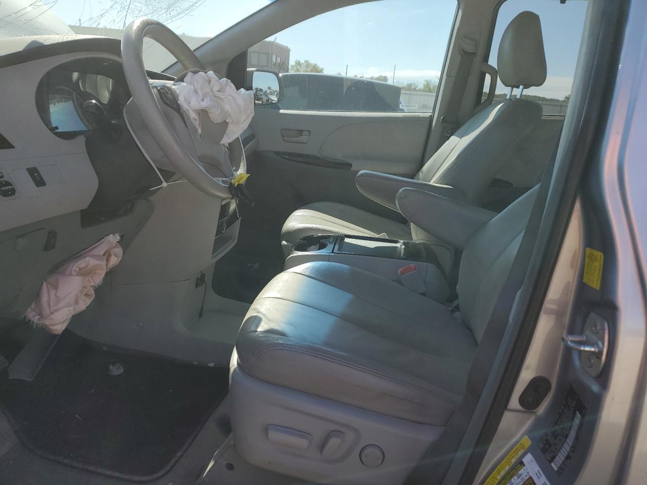 2011 Toyota Sienna Le VIN: 5TDKK3DC9BS075837 Lot: 82310565