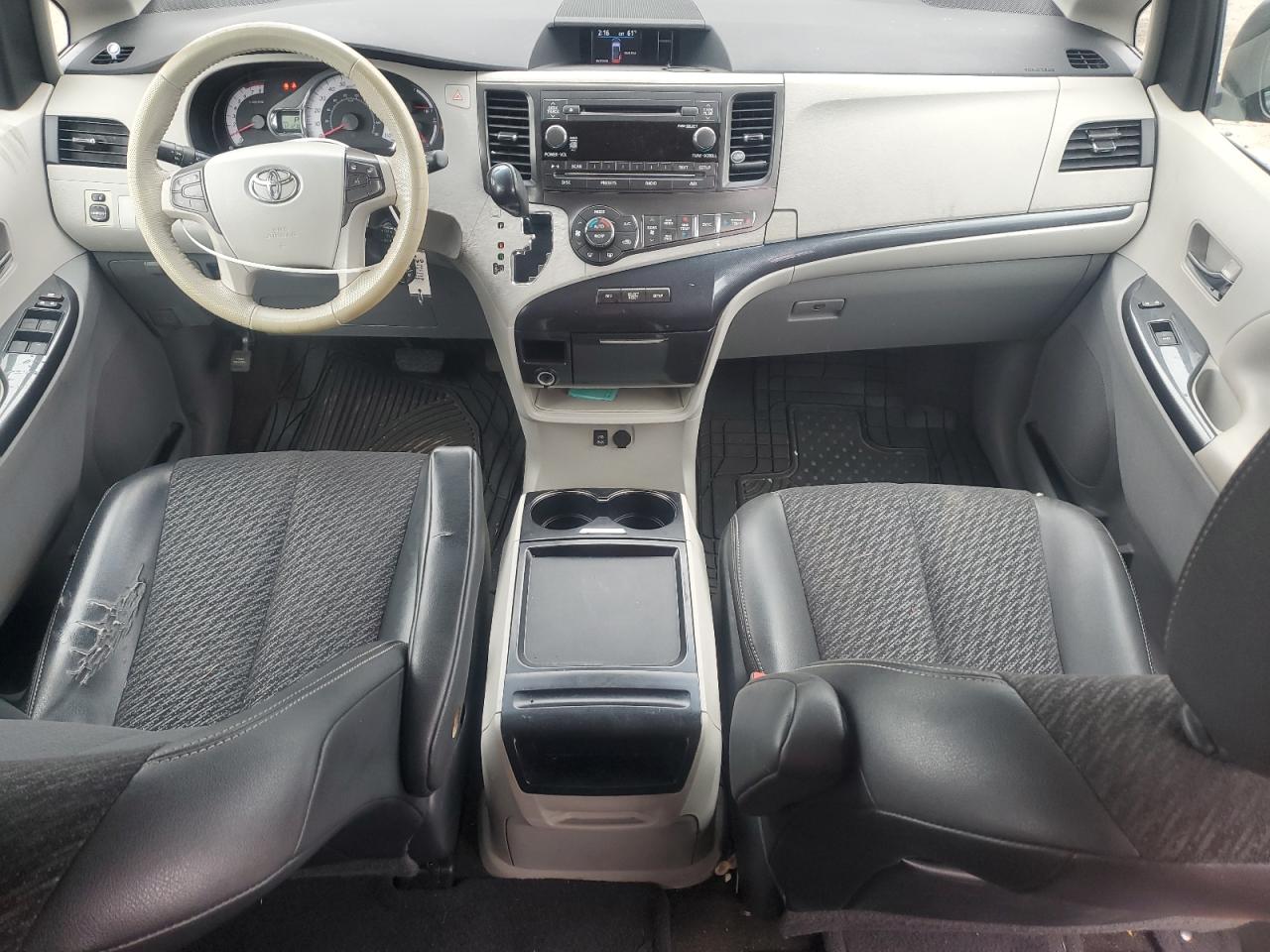 2011 Toyota Sienna Sport VIN: 5TDXK3DC2BS145037 Lot: 85851475