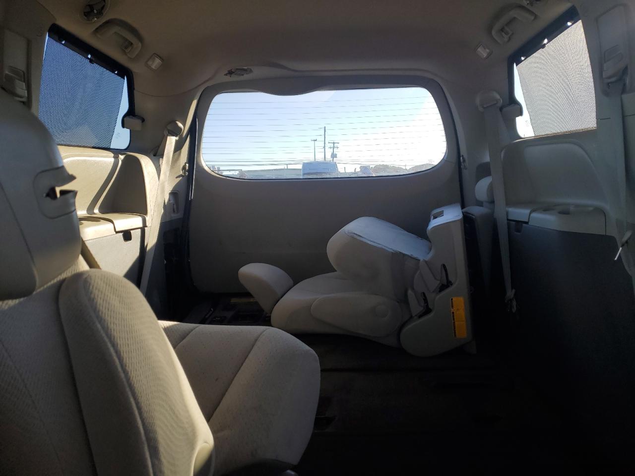 2012 Toyota Sienna Le VIN: 5TDKK3DCXCS217873 Lot: 84035195