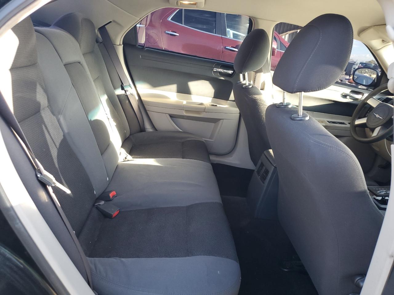 2005 Chrysler 300 VIN: 2C3JA43R65H585712 Lot: 84654725